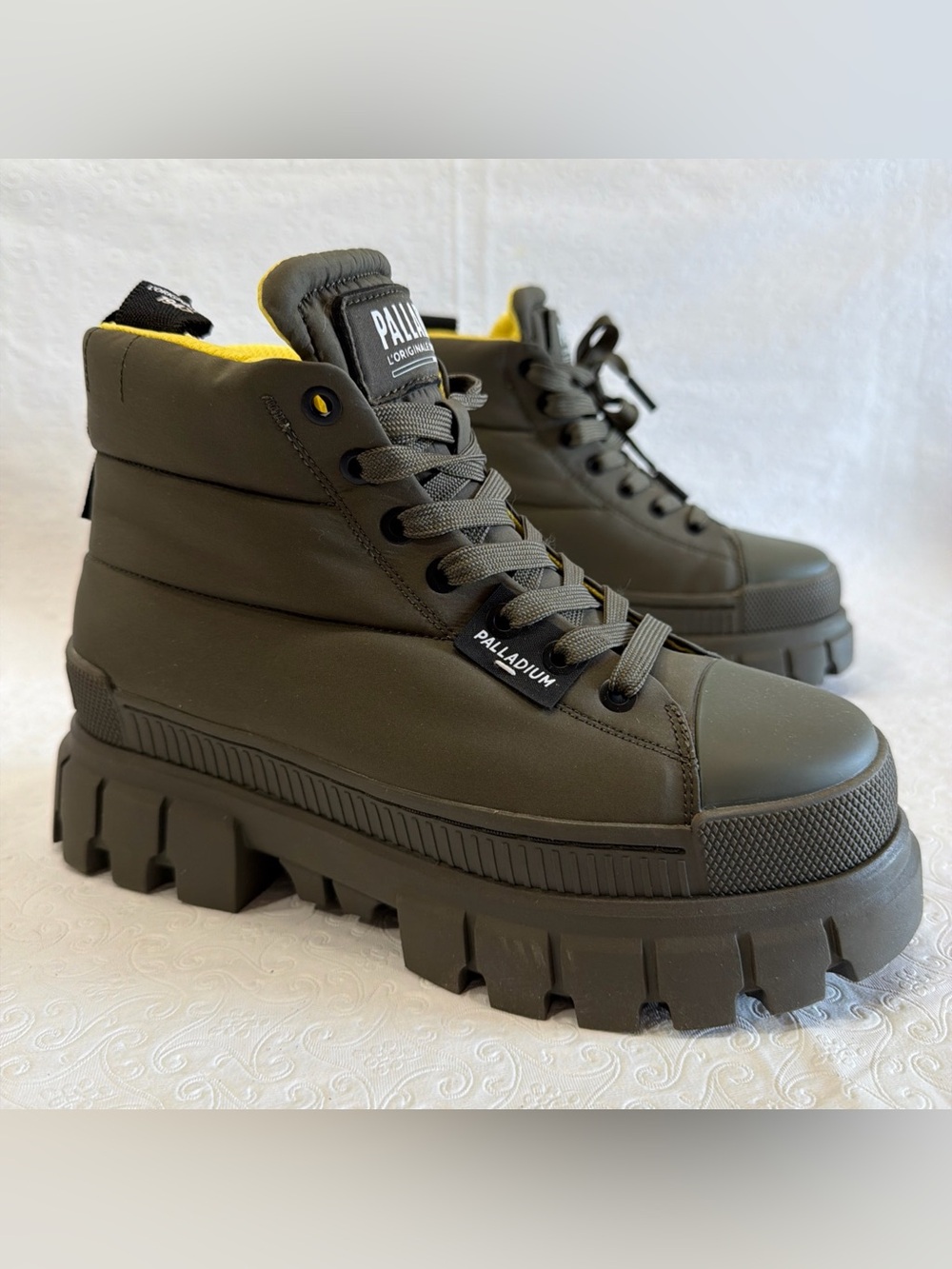 Palladium Womens Revolt Boot Overcush Olive Night Green Boots Lug Size 7 EU 38